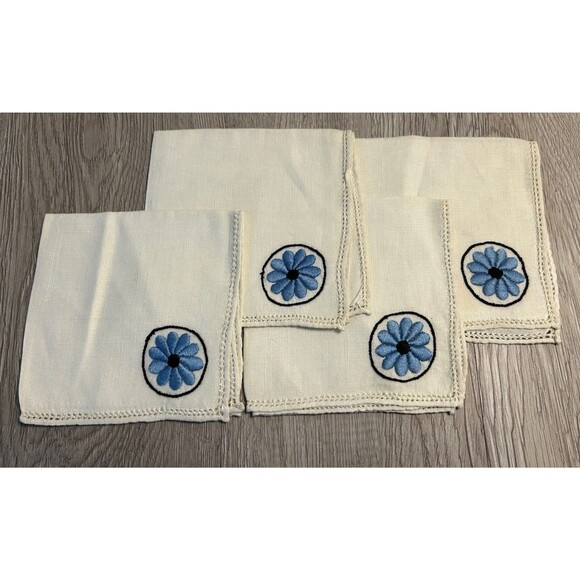 Vintage Blue Daisy Embroidered Cocktail Napkins Handmade Floral MCM Set of 4 - Picture 1 of 6